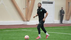 Хамзат Чимаев хвърли сянка върху Роналдо с футболните си умения