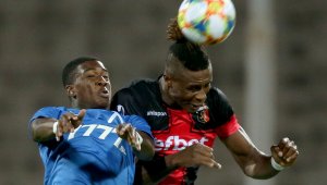 Локо Пловдив с последен опит за Стивън Езе