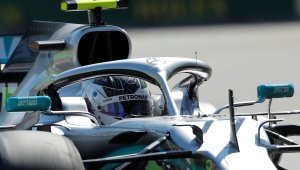 Ботас спечели хаоса в Баку и ще тръгне пръв, драма за Льоклер