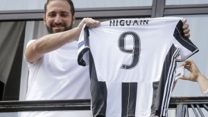 Игуаин изригна срещу Де Лаурентис: Не мога да го понасям, заради него напуснах Наполи + ВИДЕО