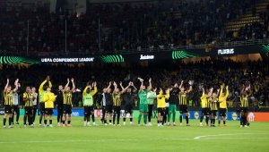 АЕК Атина наниза шест гола на Димитър Митов