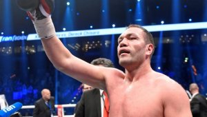 Кобрата затвори устата на Джонсън и го разби в препълнената "Арена Армеец"