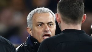 Халф на Евертън изпищя от Моуриньо