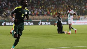 Мане рискува живота си с победната дузпа 