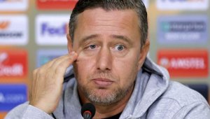 Регекампф удрял по бутилка водка преди мач за късмет!