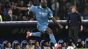 Наполи размаза Емполи и остава на 3 точки зад Интер