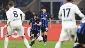 Интер не успя да бие Наполи, Чалханоглу профука дузпа