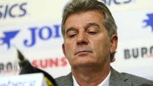 Емил Костадинов за Бербатов: Ситуацията ми прилича на "Стани да седна"