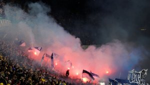 Феновете на Дортмунд и Херта се обединиха срещу полицаите