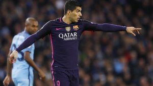 Срам за Суарес! Тер Стеген с два пъти повече пасове от него!