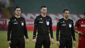 Какво се случва с него? Кабаков пише история, но в срамно петно