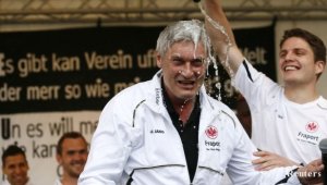 Армин Фее отказа милионите на Шалке и преподписа с Айнтрахт