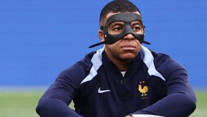Не му харесват! Мбапе още търси идеалната маска