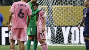 Араби подкосяват Меси с пачки