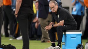 Наказаха Биелса, защото Уругвай закъсня за мача с Боливия