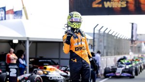 Ландо Норис триумфира в Гран При на Нидерландия