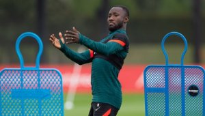 Халф сменя Ливърпул със средняк в Германия