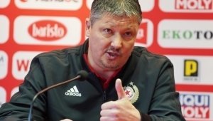 ЦСКА издуха супата: Любо Пенев оплю шефовете и официално си тръгна от клуба
