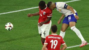 Огромна новина за счупения Мбапе!