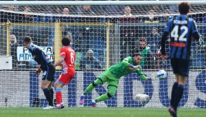 Наполи задържа Давид Оспина