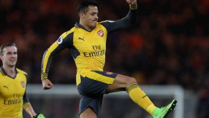 Арсенал бута Алексис към ПСЖ