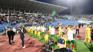 Ще има ли фенове на България &ndash; Англия? Емо Костадинов проговори за расисткия скандал 
