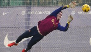 Секси архитектка роди второ от вратаря на Барса + СНИМКИ 