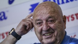Венци Стефанов охлади мераците на Левски за титлата
