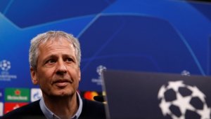 Дортмунд няма да уволнява Фавре, поне засега