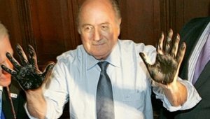 Разстройство вкара Блатер в болница