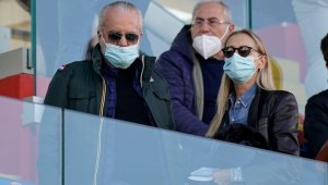 Грубо! Босът на Наполи извива ръцете на африканците