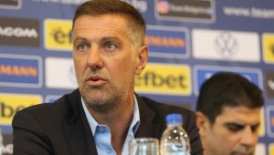 Кръстаич направи три промени в националния