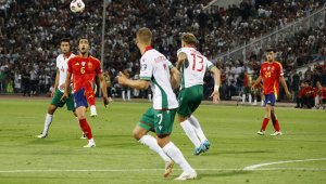 Националите ни са "Балкан турист", викайте волейболистите: Жестоки подигравки за футболистите на България 