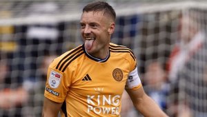 Лисиците вече са на върха в Чемпиъншип след нова победа