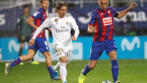 Лацио привлича халф на Ейбар