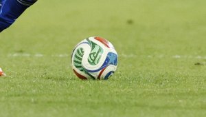 Срещу 11 в синьо и трима в черно се играе много трудно