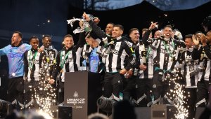 300 000 празнуваха на парада на Нюкасъл (ВИДЕО)