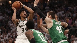 Милуоки отнесе Бостън и изравни