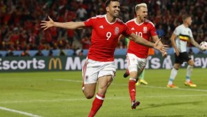 Герой за Уелс се хвали със 77 оферти