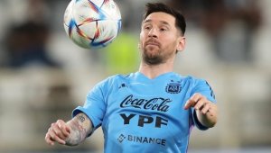 В Индонесия беснеят, Скалони извади Меси от състава на Аржентина