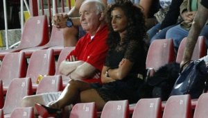 Жеката: От ЦСКА 1948 ми "счупиха" телефона, номерата на Стойчо нямат край