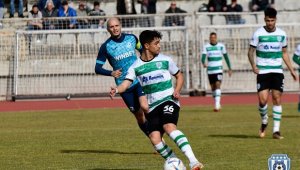 Лидерът Черно море изпусна Дунав, Илиев тества испанец