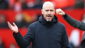 Тен Хаг реши съдбата на "пейка" с готина мацка + СНИМКИ