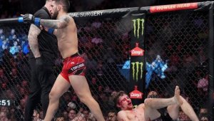 Звезда от UFC преби непознат в бар, след като беше нападнат (ВИДЕО)