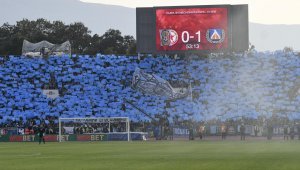 Феновете на Левски скочиха на Спас Русев