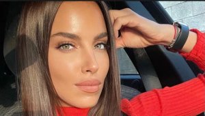 Спортна журналистка подлуди Интернет с пищни гърди + СНИМКИ