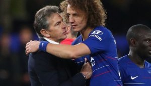 Давид Луис бяга от Челси, завръща се в Бенфика