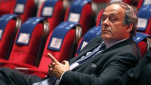 И Платини гори като Блатер