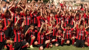 Милан отново ще организира junior camp в България