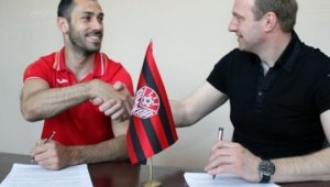 Петър Занев остава в Русия, след като преподписа с Амкар
